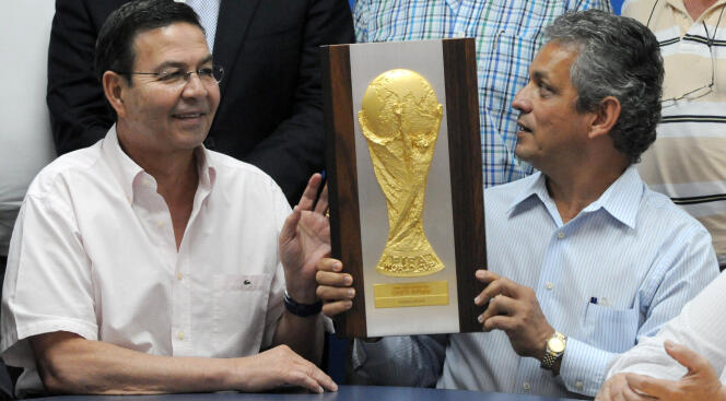 Rafael Leonardo Callejas (gauche) et l'ancien entraîneur de l'équipe de football du Honduras Reinaldo Rueda, le 29 juillet 2010.