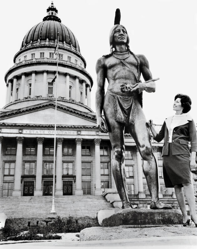 En 1966, Alice Buehner, “Mrs America” devant le Capitole de Salt Lake City.