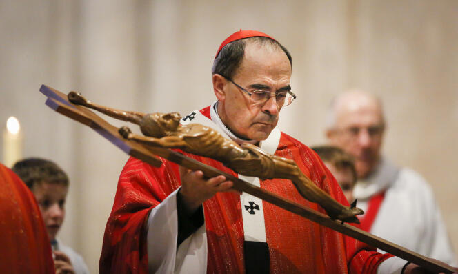 Le Cardinal Philippe Barbarin lors d'une messe à la cathédrale Saint-Jean à Lyon le 25 mars 2016.