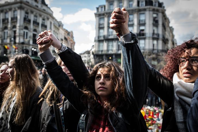 Sociologues, juristes et dramaturges répondent à vos questions en direct pour proposer des outils de réflexion et résister à la tentation du repli sur soi.