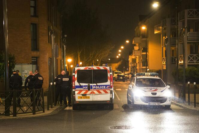 Une opération de police visant à l'arrestation d'un terroriste à Argenteuil le 25 mars 2016.