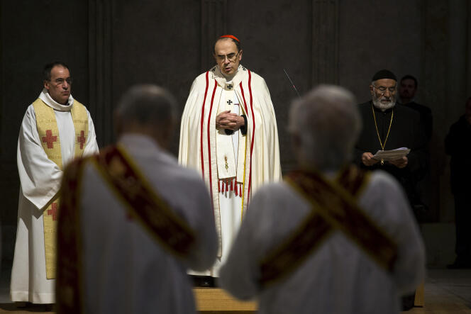 Le cardinal Philippe Barbarin, lors d’une messe dans la cathédrale Saint-Jean, à Lyon, en avril 2016.