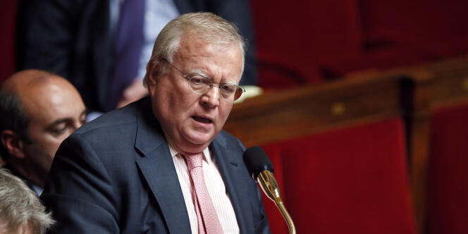 Jacques Myard, député des Yvelines (Les Républicains), lors des questions au gouvernement, le 15 mai 2013.