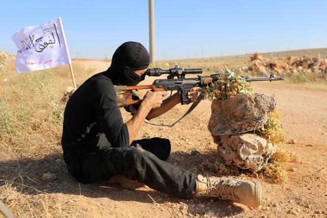 Un combattant rebelle à l'entraînement à Alep, en juin 2015.
