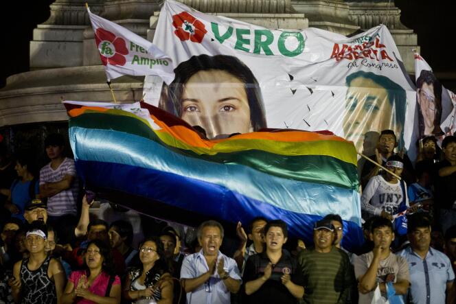 Des partisans de la candidate Veronika Mendoza, le 7 avril 2016 à Lima.