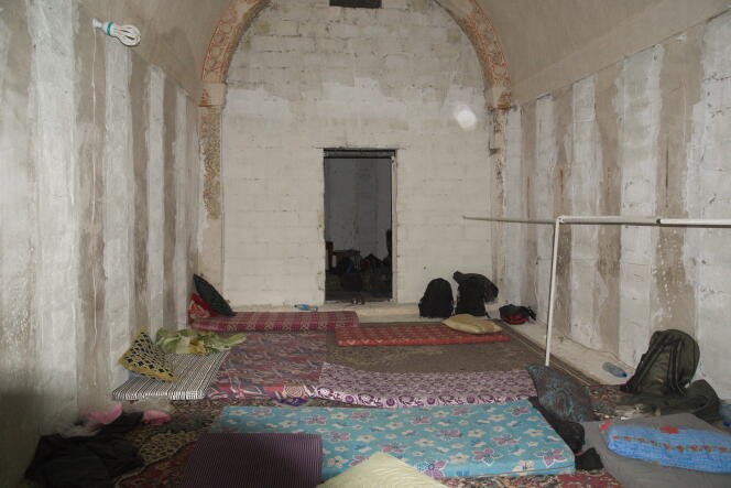 Le grande salle de la Tombe des Trois frères où logent les djihadistes de l'EI