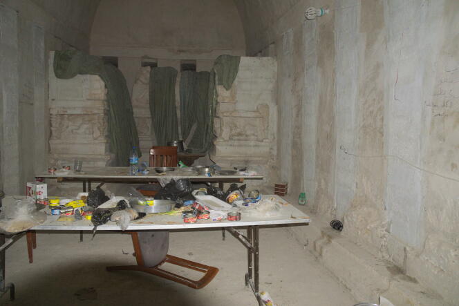 Les sarcophages mutilées des trois frères devant lesquels les djihadistes prenaient leurs repas