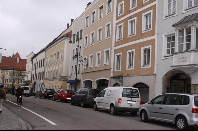 Le gouvernement autrichien veut saisir la maison natale d'Hitler. Il s'agit de la maison jaune, la 5e sur la droite sur cette photo.