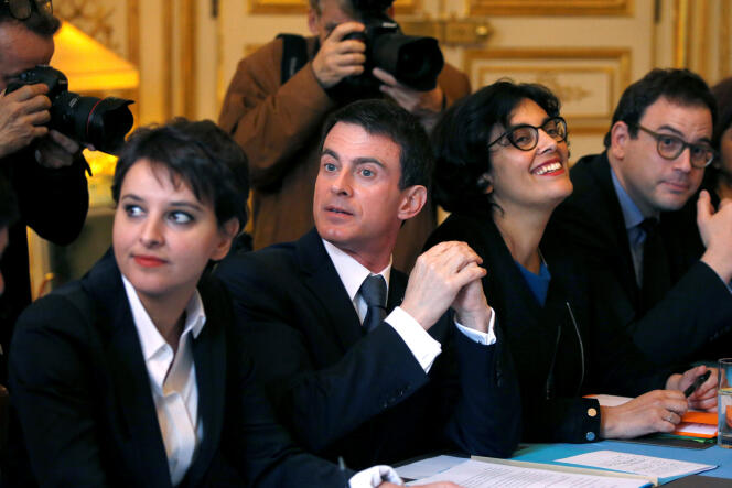 Manuel Valls, Najat Vallaud-Belkacem, ministre de l'éducation nationale, et Myriam El Khomri, ministre du travail, recoivent les dirigeants des syndicats étudiants, le 11 avril, à l'Hôtel Matignon à Paris.