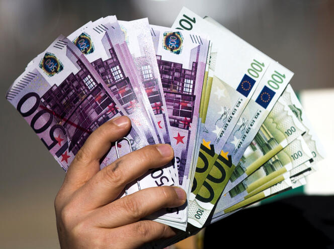 A 1500 euros par adulte et 750 euros par mineur, le revenu de base coûterait 1000 milliards d'euros, soit la moitié du PIB.