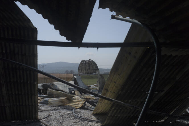Les ruines d'une mosquée salafiste à Derbent, dans le sud du Daghestan, en avril 2016. Cette mosquée a brûlé le 17 mars, après l'arrestation de son imam par la police.