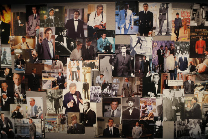 Une présentation des photos de James Bond sont montrées dans l'exposition 