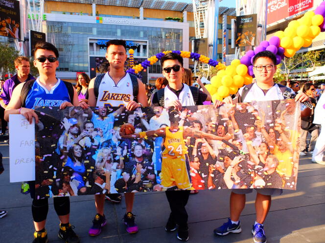 Yidong Zhao et ses trois amis ont fait le déplacement à Los Angeles pour le dernier match de Kobe Bryant.