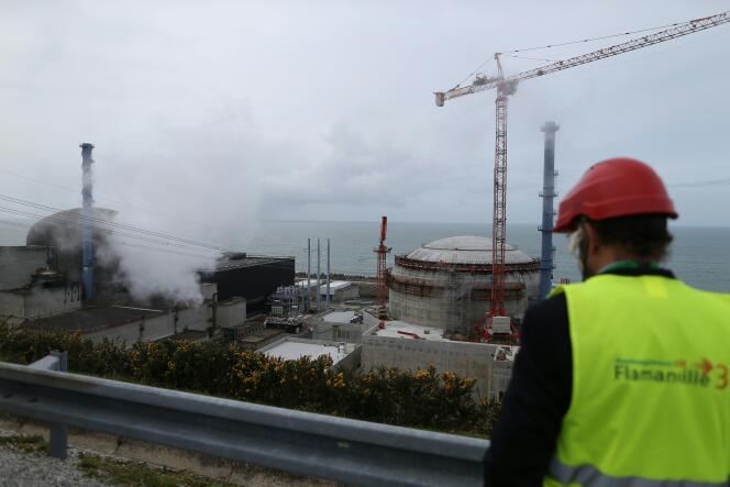 Sur le chantier de l'EPR de Flamanville, le 30 mars.