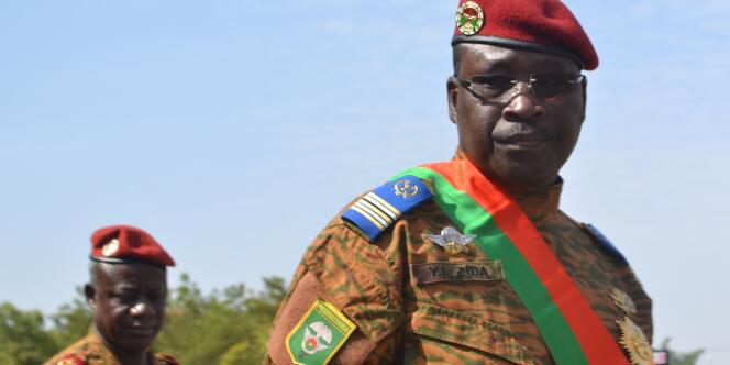 Yacouba Isaac Zida, alors lieutenant-colonel, en novembre 2014 à Ouagadougo, époque de la transition qu'il a assurée en tant que premier ministre au côté du président Michel Kafando.