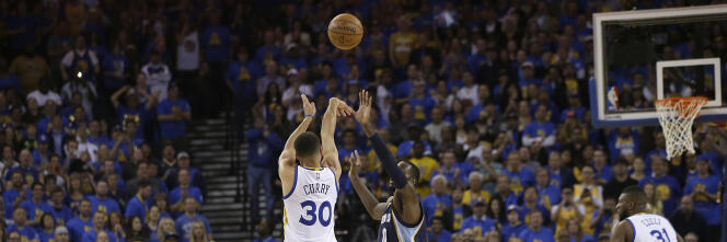 Stephen Curry a pulvérisé cette saison son propre record de tirs à trois points réussis.