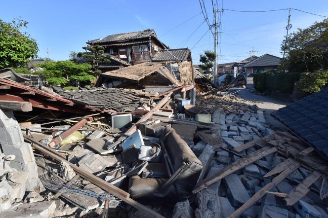 Depuis la soirée du 14 avril, le sud du Japon est touché par une série de tremblements de terre, qui ont fait 16 morts et des milliers de blessés.