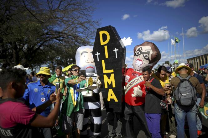 Manifestation pour le départ de Dilma Rousseff, à Brasilia le 17 avril 2016.