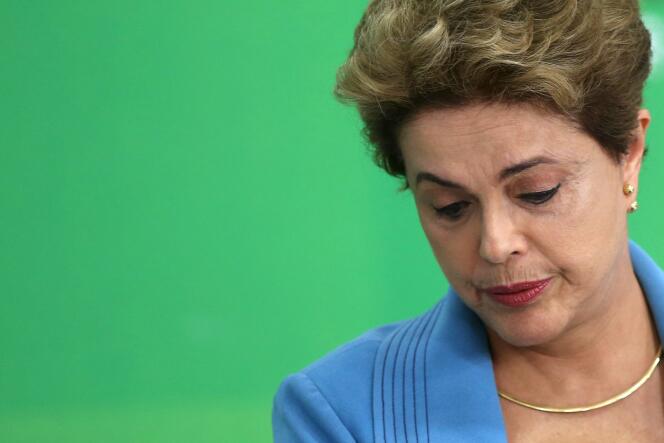 La présidente du Brésil, Dilma Roussef, lors d'une conférence de presse, le 18 avril 2016 à Brasília.
