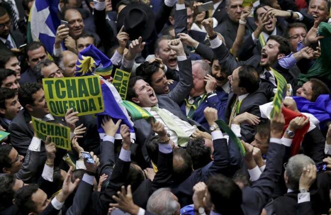 Au Parlement brésilien, le 17 avril, après l'annonce du résultat du vote pour la destitution de la présidente Dilma Rousseff.