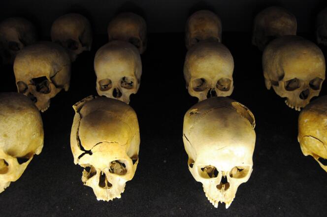 Des crânes de victime du génocide rwandais au mémorial du génocide de Kigali.