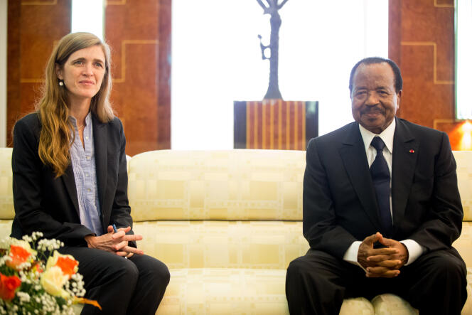 Samantha Power, alors ambassadrice des Etats-Unies auprès de l’ONU, avec le président camerounais Paul Byia, le 19 avril 2016 à Yaoundé. Joe Biden lui a demandé de diriger l’Agence américaine de développement, l’USAID.