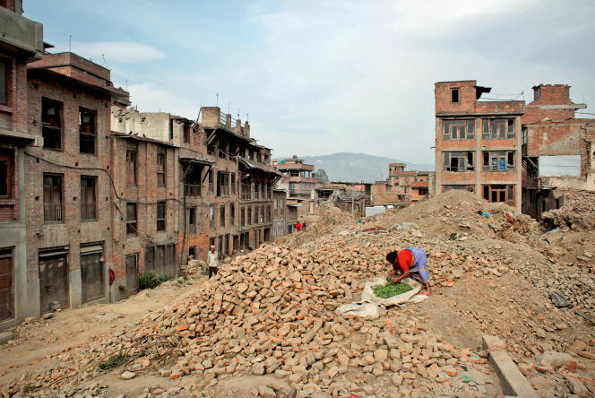 A Bhaktapur, au Népal, le 6 avril 2016. Un an après le séisme, le pays a du mal à se relever.