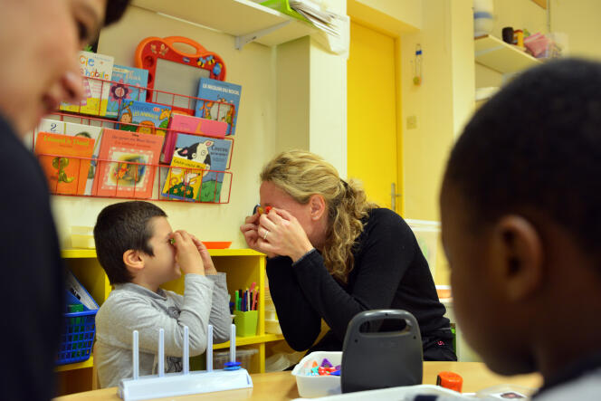 Dans l'unité d'enseignement pour autiste à l'école maternelle rue Surmelin, à Paris.
