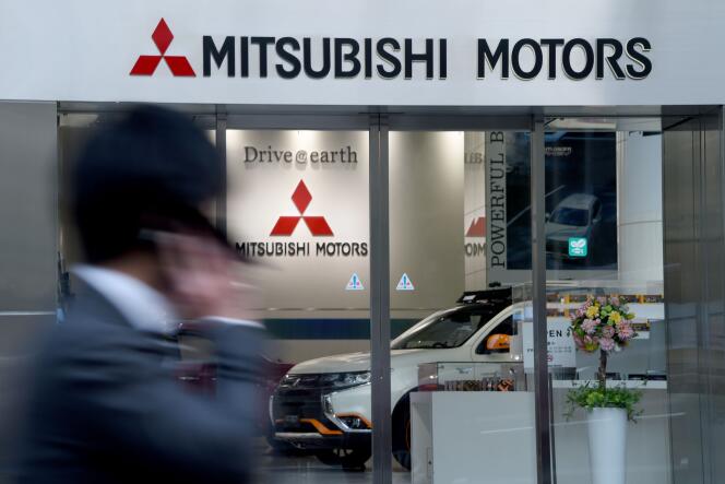 Devant le siège de Mitsubishi Motors à Tokyo.