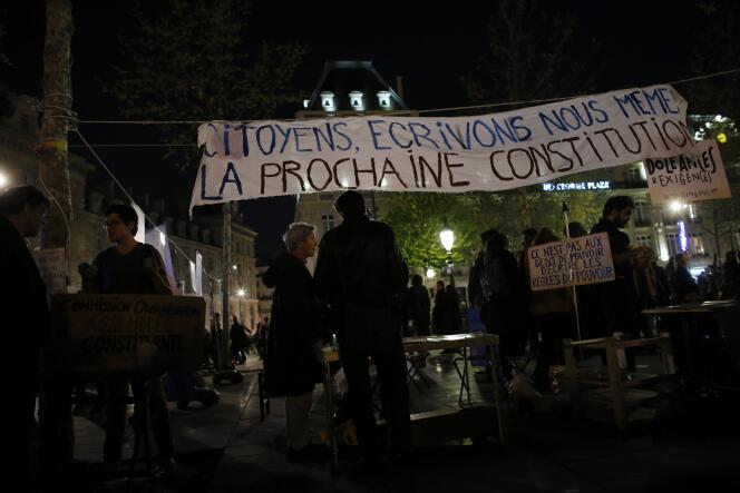 Nuit debout le 21 avril, place de la République à Paris.