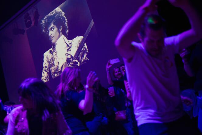 Soirée en hommage au chanteur Prince, le 21 avril 2016, à Minneapolis.