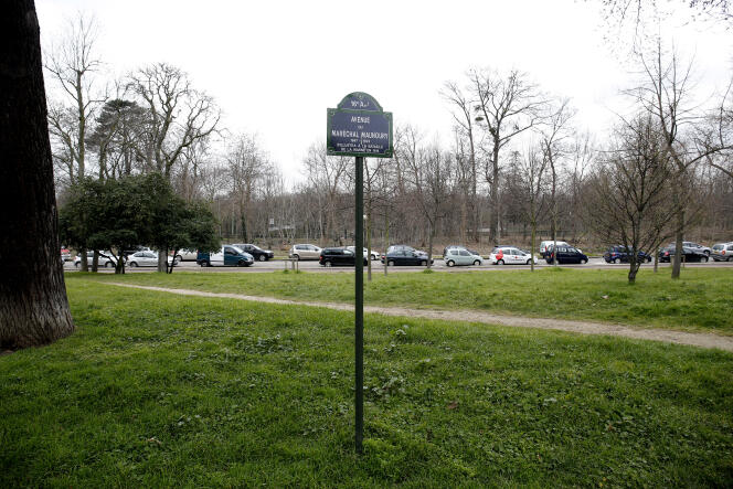 Le lieu où doit être construit le centre d’hébergement est situé près du bois de Boulogne, dans le 16e arrondissement de Paris.