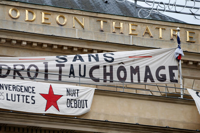 Des membres du mouvement Nuit Debout ont manifesté leur soutien à l'occupation du théâtre parisien par des intermittents du spectacle.