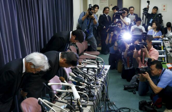 Tetsuro Aikawa, le président-directeur général de Mitsubishi Motors, a présenté des excuses au cours d’une conférence de presse, le 26 avril.