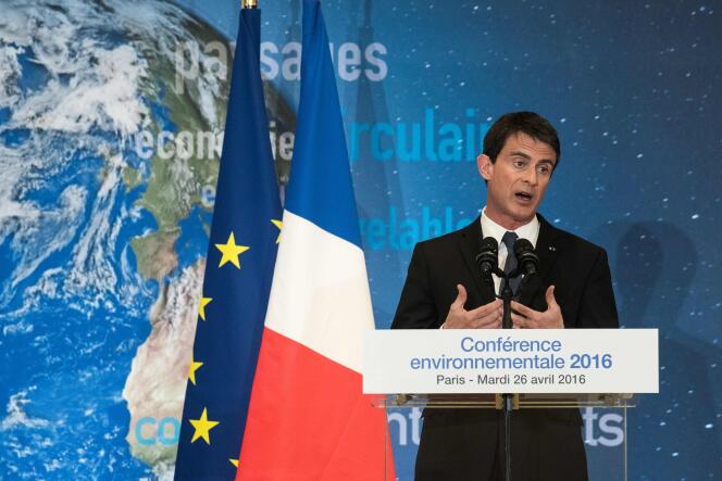 Le premier ministre, Manuel Valls, lors de la conférence de clôture de la quatrième et dernière conférence environnementale du quinquennat de François Hollande, mardi 26 avril 2016 à Paris.