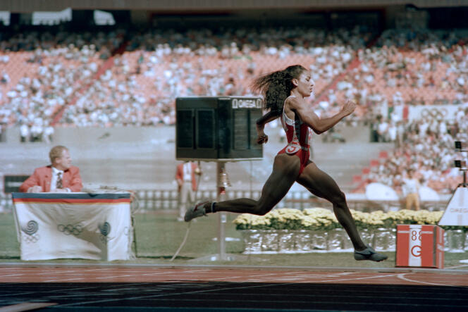 Florence Griffith-Joyner lors des demi-finales du 200 m des JO 1988.