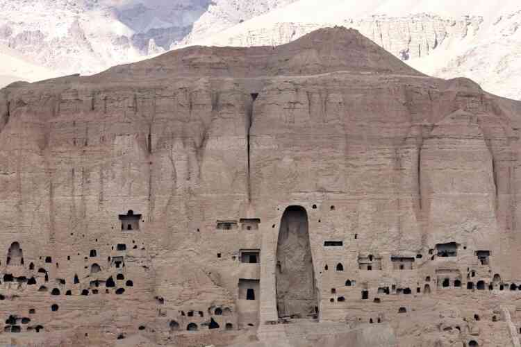 Aux  destructions de mars 2001, s’ajoutent les effets de l’érosion des falaises de grès. Ce qui fait du site de Bamiyan le symbole même de la destruction du patrimoine de l’humanité, évidemment non protégé et menacé en permanence de nouvelles incursions destructrices des talibans.