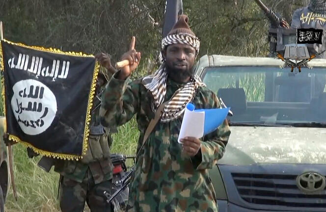 Une capture d’écran d’une vidéo publiée par Boko Haram et obtenue par l’AFP montre  Abubakar Shekau, le chef du groupe djihadiste, prononçant un discours en octobre 2014.