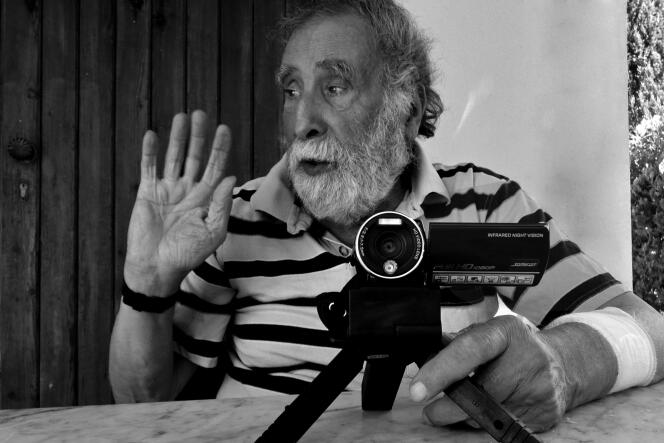 Le réalisateur Marcel Hanoun en Sicile en août 2012.