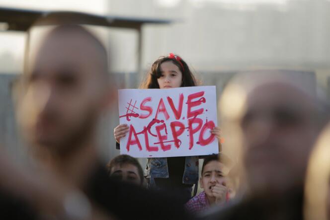 Manifestation de solidarité avec les habitants de Alep à Tripoli au Liban le 1er mai.