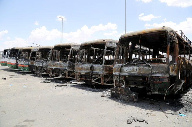 Des bus ont été incendiés, près de La Mecque, par des ouvriers en colère du groupe Ben Laden, samedi 30 avril
