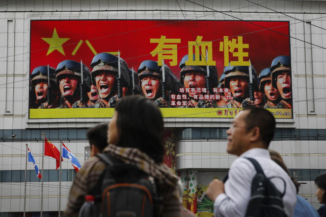 Publicité de propagande pour l’Armée populaire de libération, l’armée chinoise, à Pékin en mai 2016.