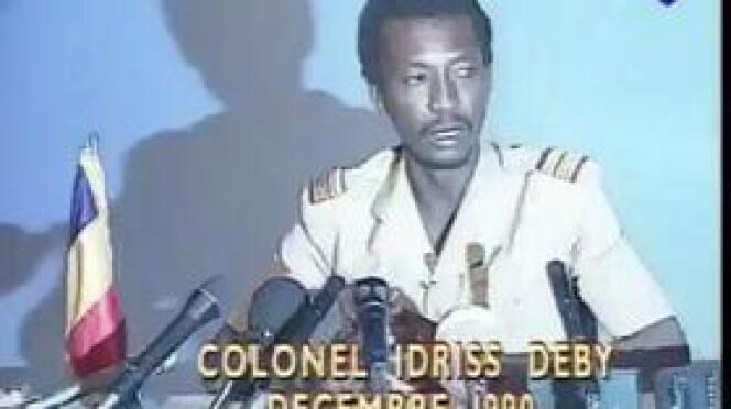 Le colonel Idriss Déby en 1990. Quatre ans plus tôt, en 1986, le Tchadien entre à l'Ecole de guerre inter-armées, à Paris, et se fait régulièrement couper les cheveux par Sidya Sagna.