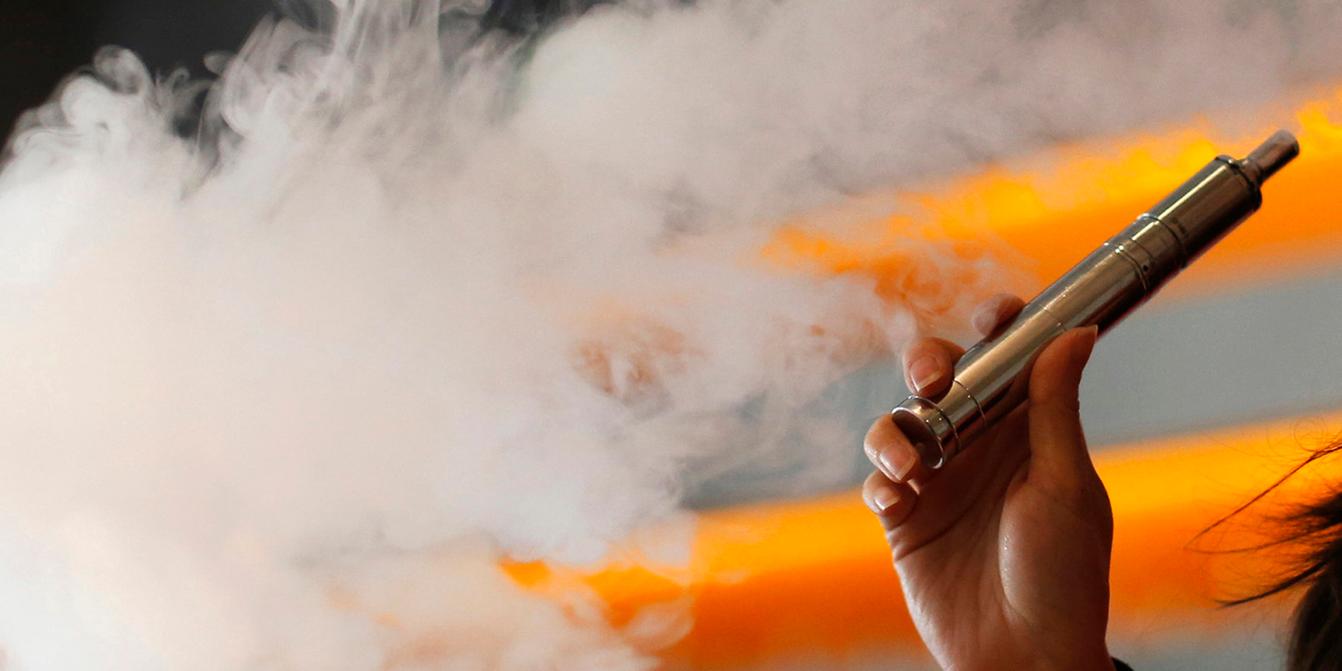 L'Etat de New York poursuit l'industrie des cigarettes lectroniques,  accuse de nourrir une  pidmie de vapotage  chez les jeunes