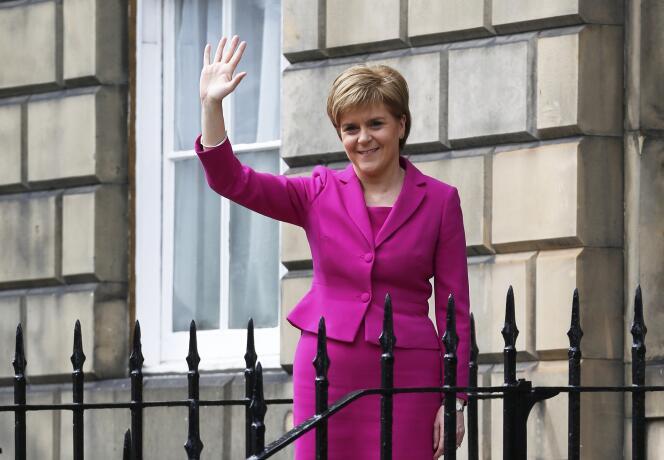 La première ministre d'Ecosse et chef du Parti national écossais (SNP), Nicola Sturgeon, le 6 mai à Edimbourg (Ecosse).
