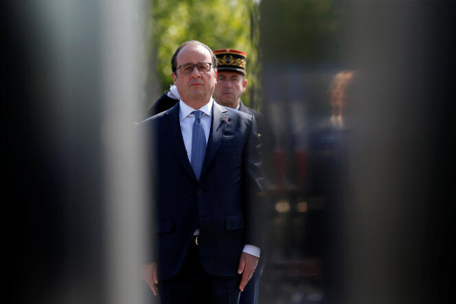 François Hollande, pendant les commémorations du 8-Mai, à Paris.