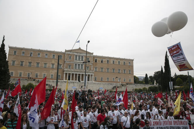 Place Syntagma, devant le Parlement, à Athènes, le 8 mai.