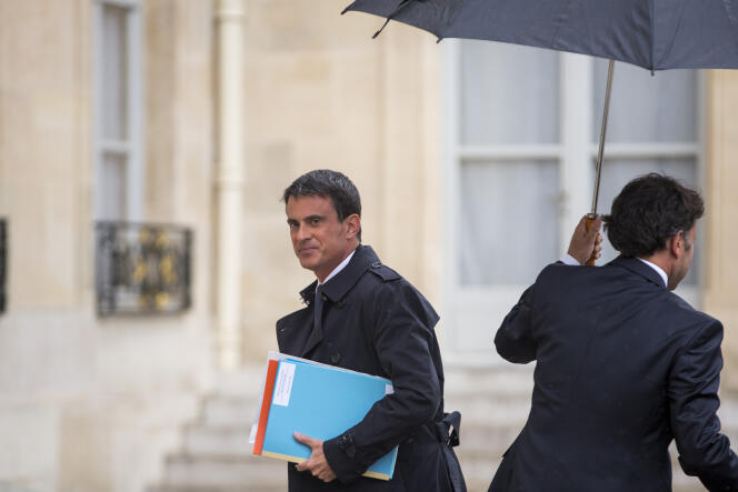 Manuel Valls, à la sortie du conseil des ministres à l’Elysée, le mardi 10 mai.