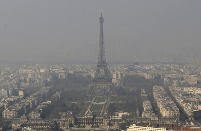 Pic de pollution à Paris, en mars 2014.