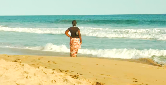 Sur une plage de Grand-Bassam, station balnéaire située à 40 km d’Abidjan.